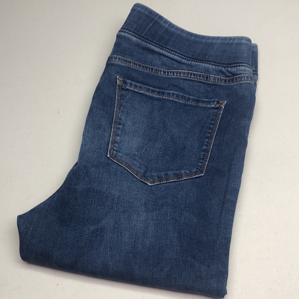 LIKE NEW OLD NAVY ROCKSTAR SUPER SKINNY MID-RISE JEGGING JEANS 16/33x25 ⭐️